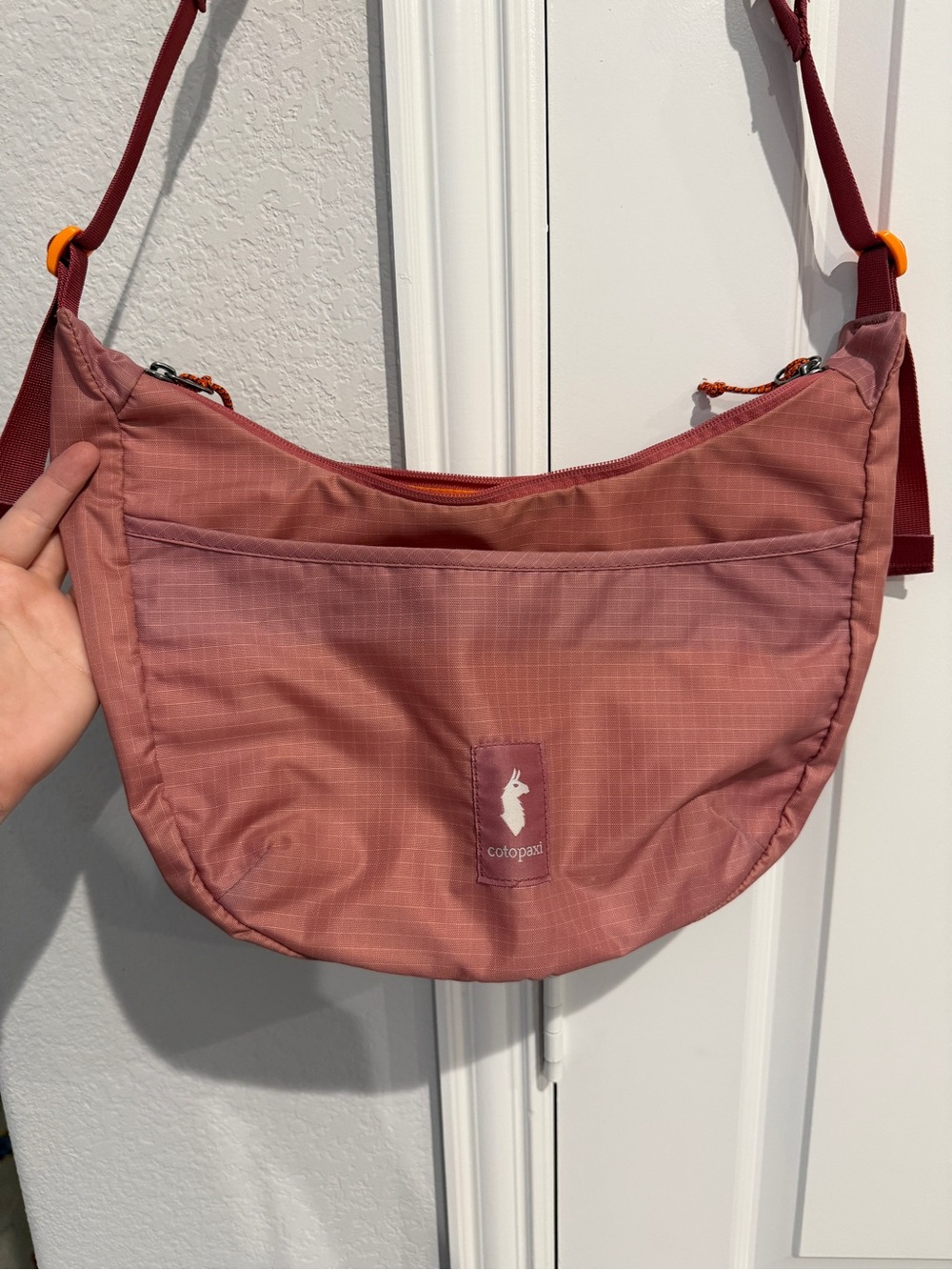 cotopaxi Trozo 8L Shoulder Bag - Cada Día in color Rose